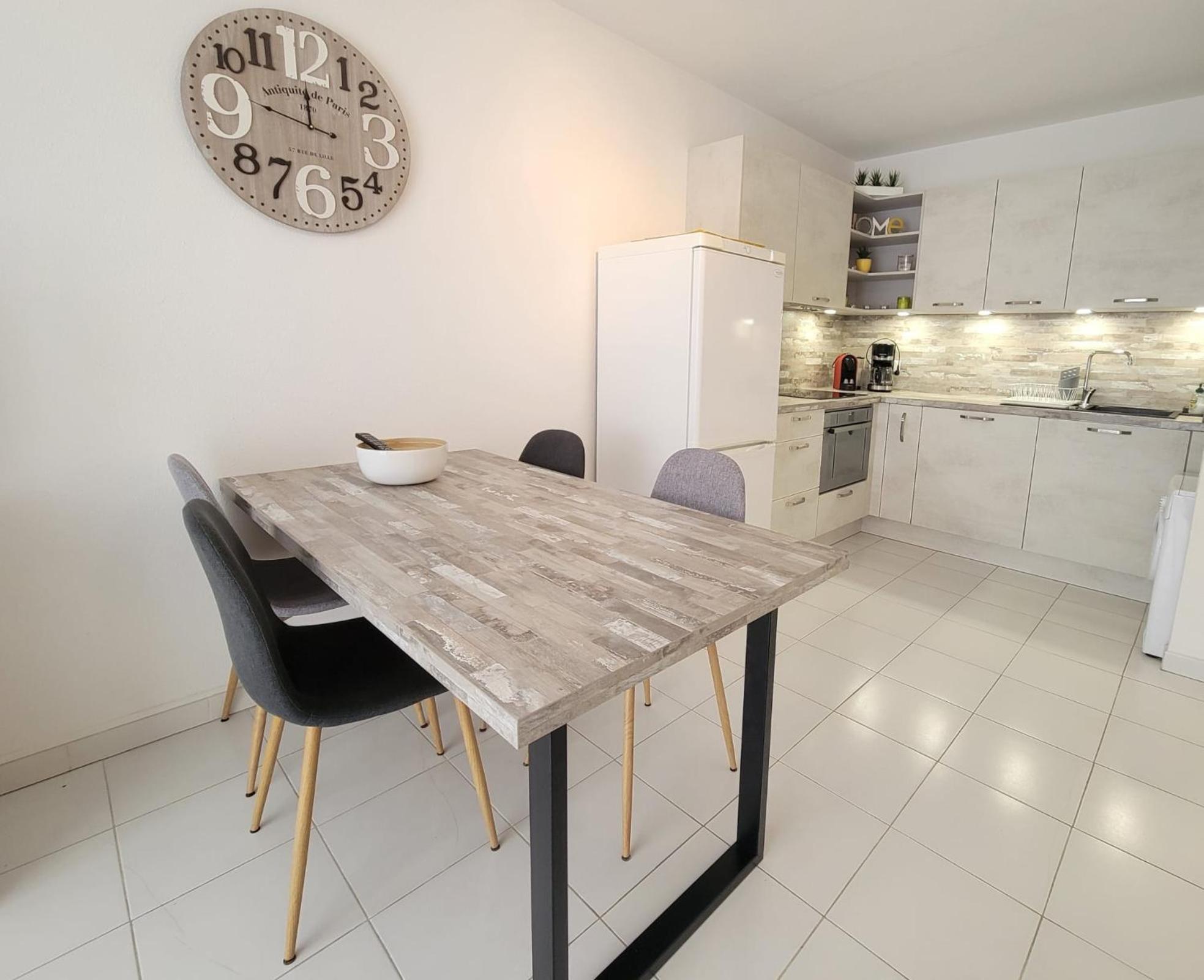 Charming T2 With Pool And Balcony In * Fréjus
