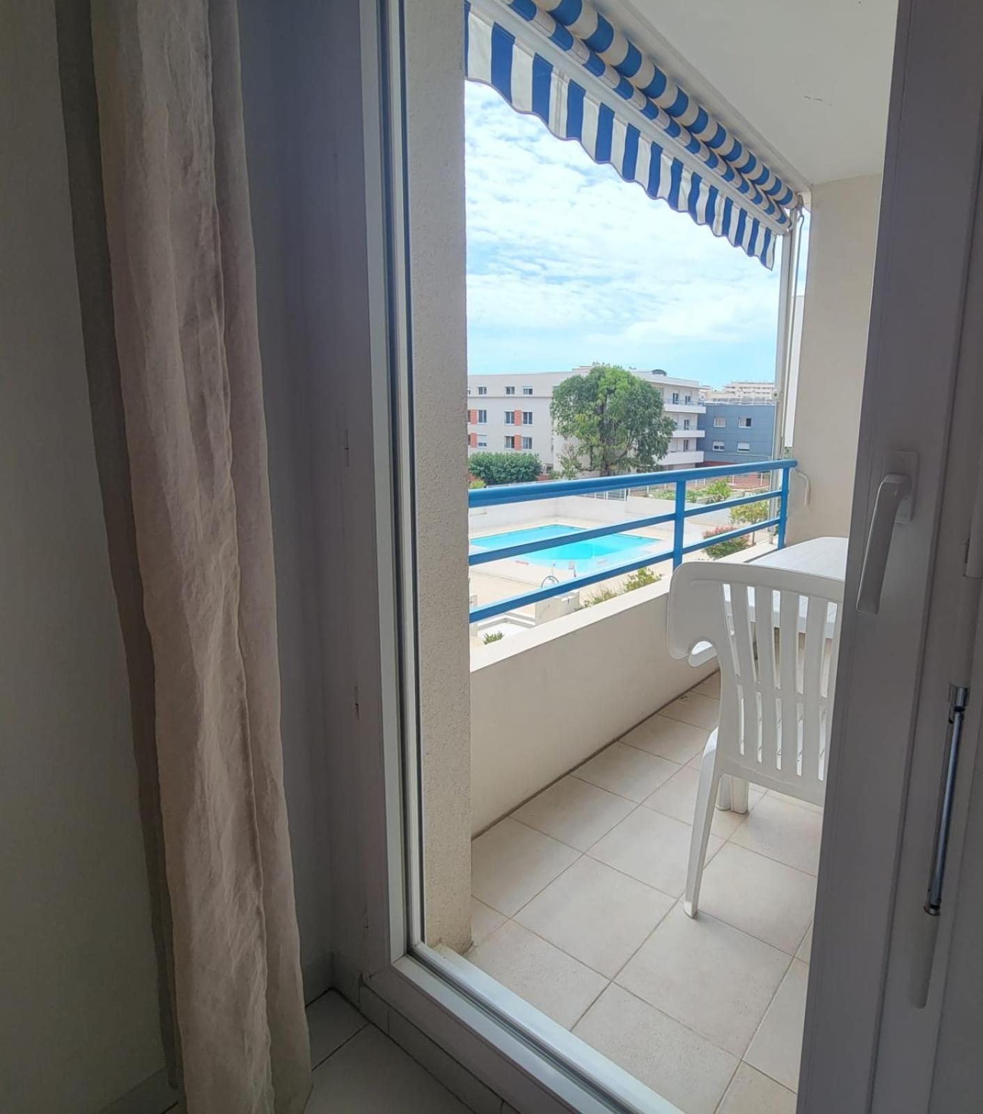 Charming T2 With Pool And Balcony In *